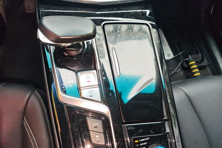 Used Geely Auto Emgrand GT New Energy 2018 1.5T PHEV Yaoxiang Edition Gear Lever