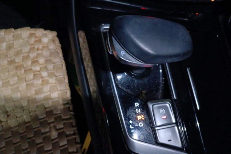 Used Geely Auto Emgrand GT New Energy 2018 1.5T PHEV Yao Ling Edition Gear Lever