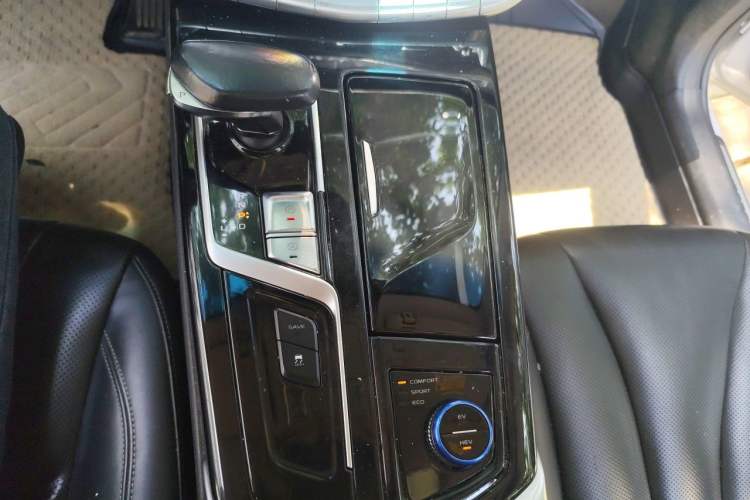Used Geely Auto Emgrand GT New Energy 2018 1.5T PHEV Yaoxiang Edition Gear Lever
