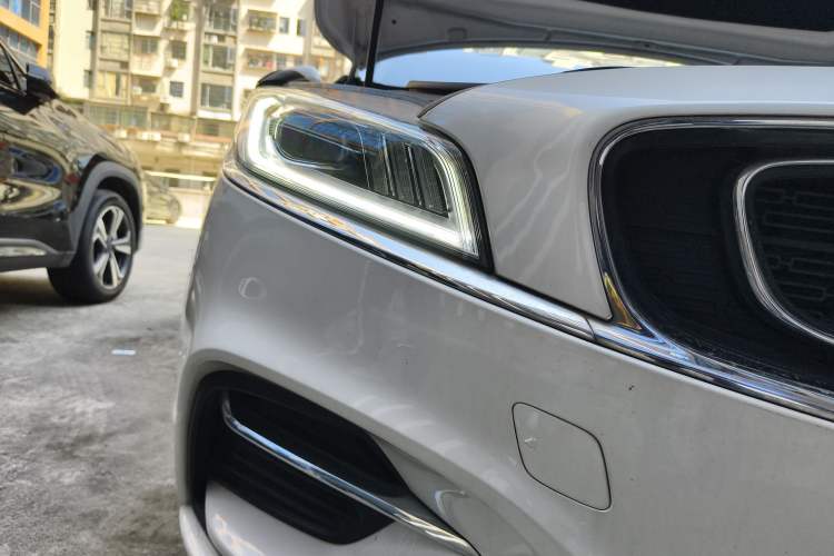 Used Geely Auto Emgrand GT New Energy 2018 1.5T PHEV Yaoxiang Edition Right Front Headlight