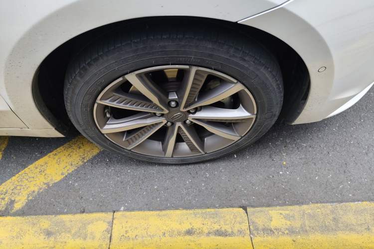 Used Geely Auto Emgrand GT New Energy 2018 1.5T PHEV Yao Ling Edition Right Front Wheel Hub