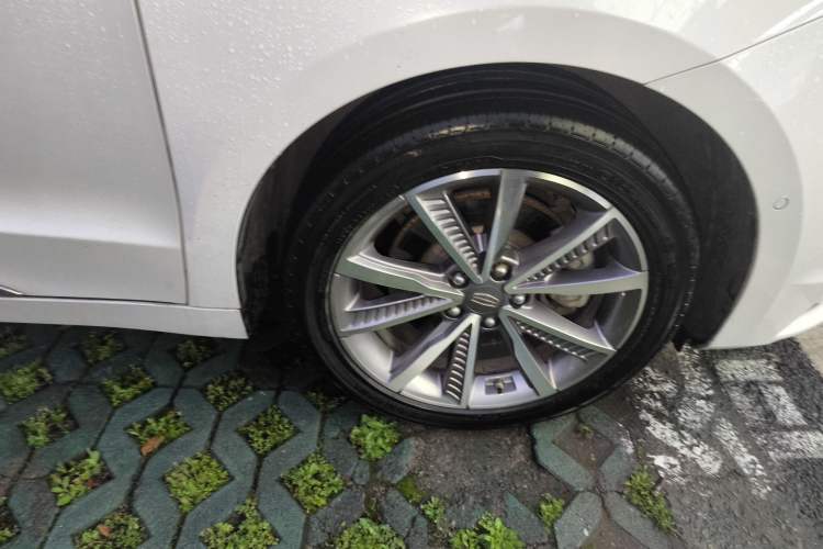 Used Geely Auto Emgrand GT New Energy 2018 1.5T PHEV Yao Ling Edition Right Front Wheel Hub