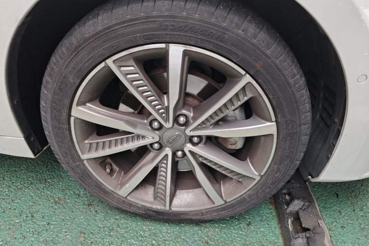 Used Geely Auto Emgrand GT New Energy 2018 1.5T PHEV Yao Ling Edition Right Front Wheel Hub