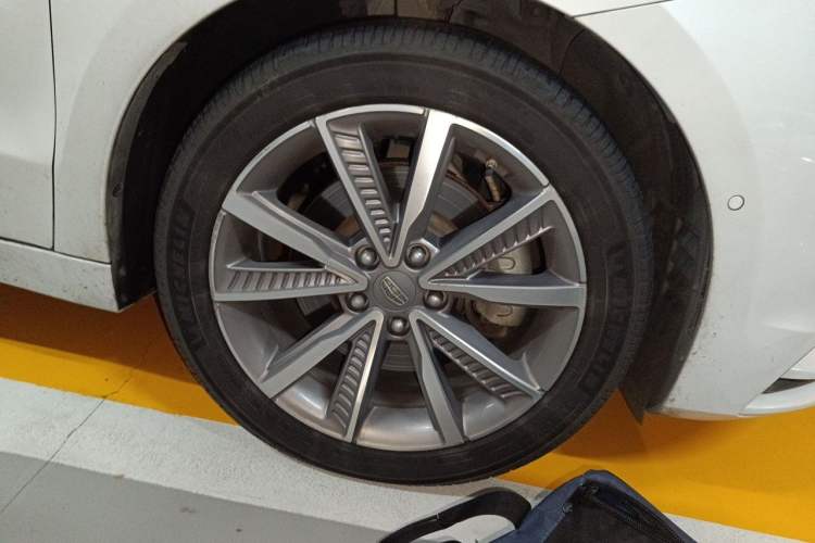 Used Geely Auto Emgrand GT New Energy 2018 1.5T PHEV Yao Ling Edition Right Front Wheel Hub