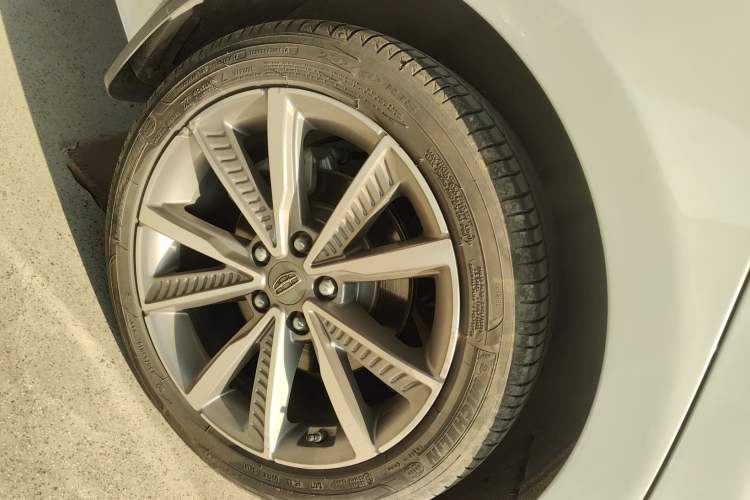 Used Geely Auto Emgrand GT New Energy 2018 1.5T PHEV Yao Ling Edition Right Rear Wheel Hub