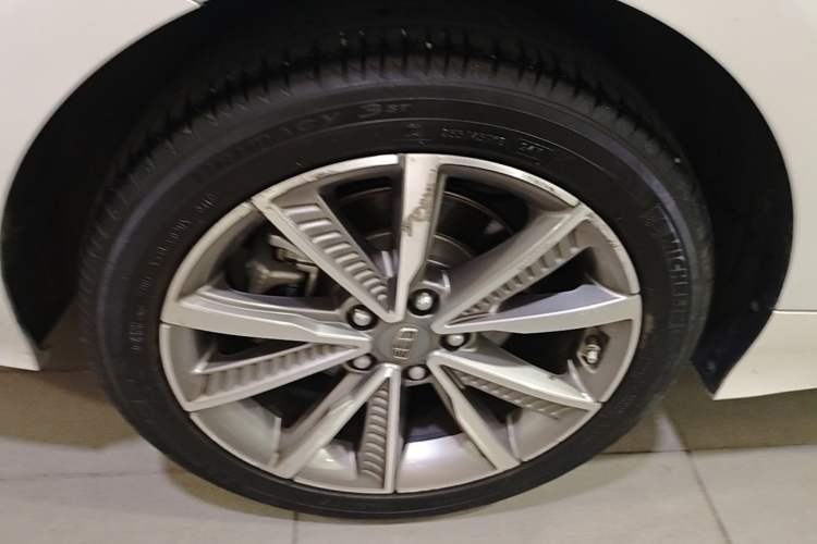Used Geely Auto Emgrand GT New Energy 2018 1.5T PHEV Yao Ling Edition Right Rear Wheel Hub