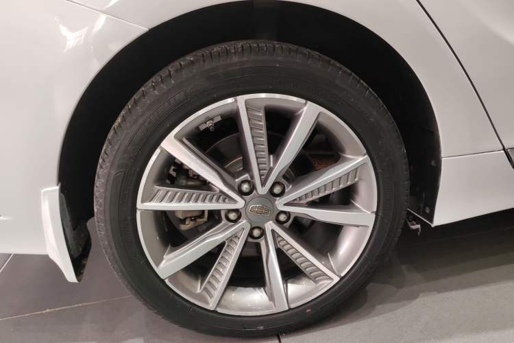 Used Geely Auto Emgrand GT New Energy 2018 1.5T PHEV Yao Ling Edition Right Rear Wheel Hub