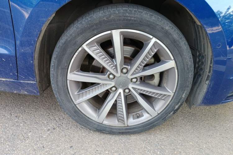 Used Geely Auto Emgrand GT New Energy 2020 1.5T PHEV Yao Ling Edition Right Front Wheel Hub