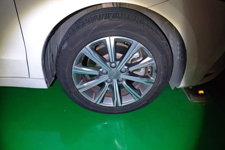 Used Geely Auto Emgrand GT New Energy 2020 1.5T PHEV Flagship Edition Right Front Wheel Hub