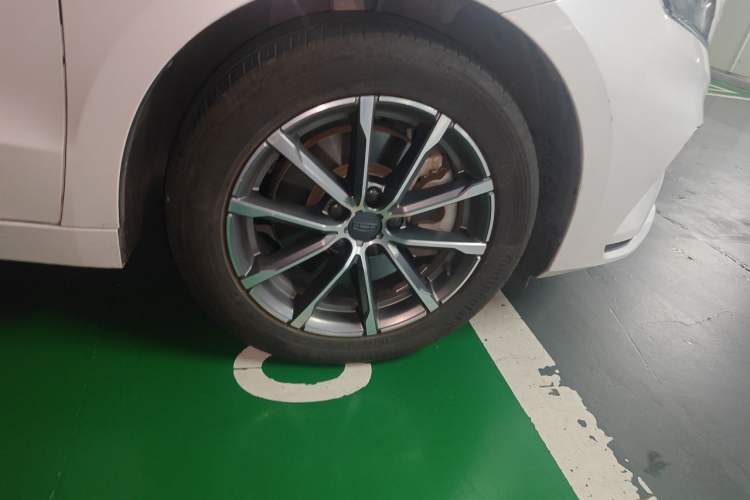 Used Geely Auto Emgrand GT New Energy 2021 1.5T ePro Elite Edition Right Front Wheel Hub