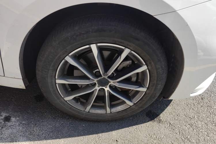 Used Geely Auto Emgrand GT New Energy 2021 1.5T ePro Elite Edition Right Front Wheel Hub