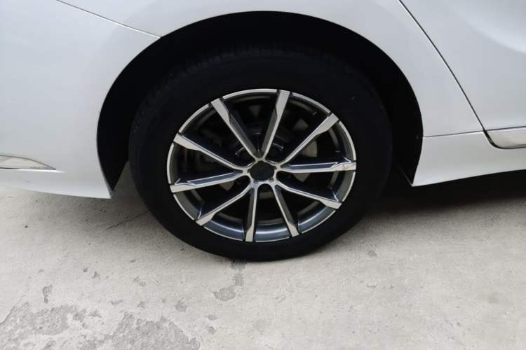 Used Geely Auto Emgrand GT New Energy 2021 1.5T ePro Elite Edition Right Rear Wheel Hub
