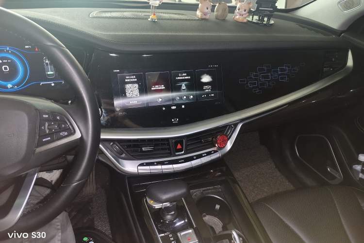 Used Geely Auto Emgrand GT New Energy 2022 1.5T PHEV Extended Range Prestige Version Audio And AC Panel