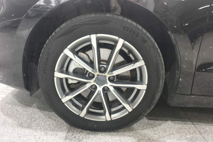 Used Geely Auto Emgrand GT New Energy 2022 1.5T PHEV Extended Range Prestige Version Left Front Wheel Hub
