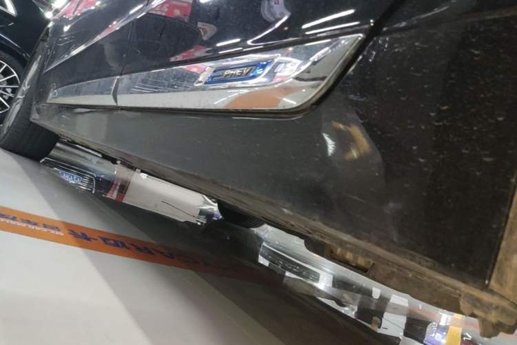 Used Geely Auto Emgrand GT New Energy 2022 1.5T PHEV Extended Range Prestige Version Left Side Sill