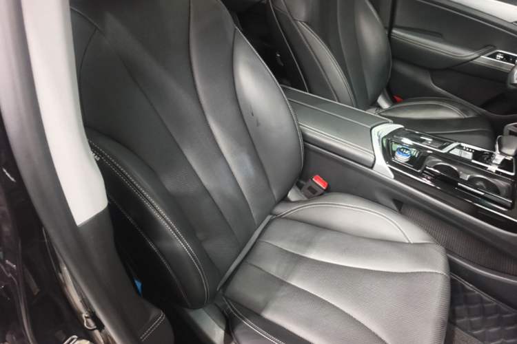 Used Geely Auto Emgrand GT New Energy 2022 1.5T PHEV Extended Range Prestige Version Right Front Seat