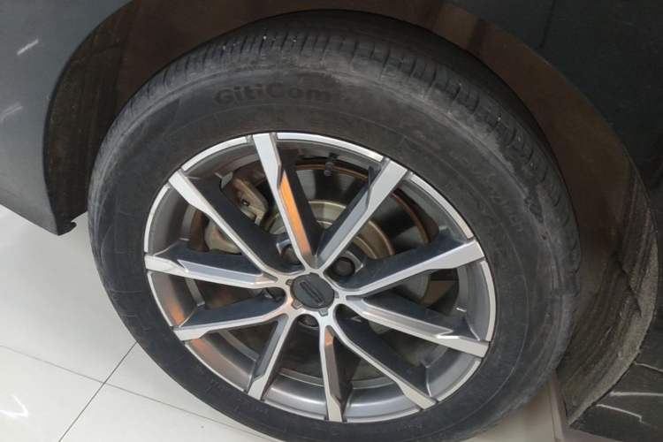 Used Geely Auto Emgrand GT New Energy 2022 1.5T PHEV Extended Range Prestige Version Right Rear Wheel Hub