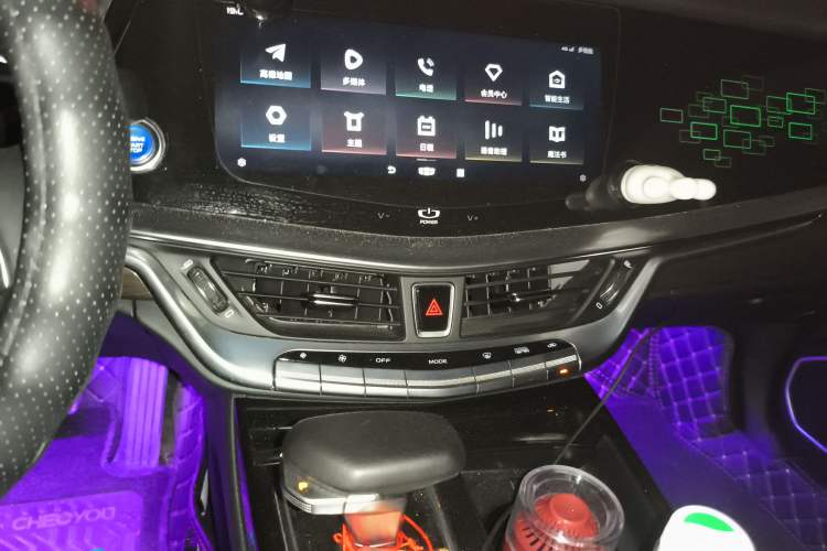 Used Geely Auto Emgrand GT New Energy 2022 1.5T PHEV Extended Range Prestige Version Audio And AC Panel