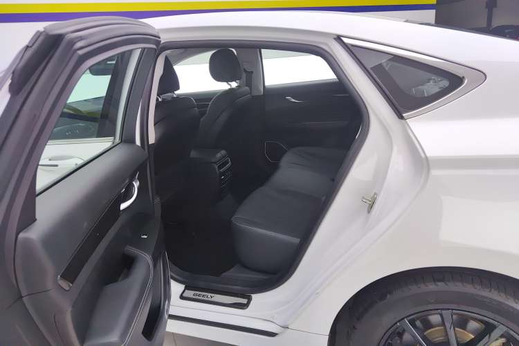 Used Geely Auto Emgrand GT New Energy 2022 1.5T PHEV Extended Range Luxury Version Right Rear Seat