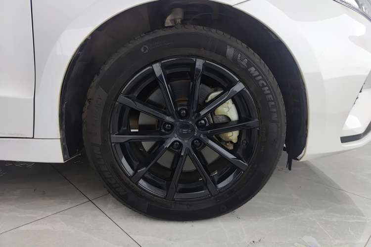 Used Geely Auto Emgrand GT New Energy 2022 1.5T PHEV Extended Range Luxury Version Right Rear Wheel Hub