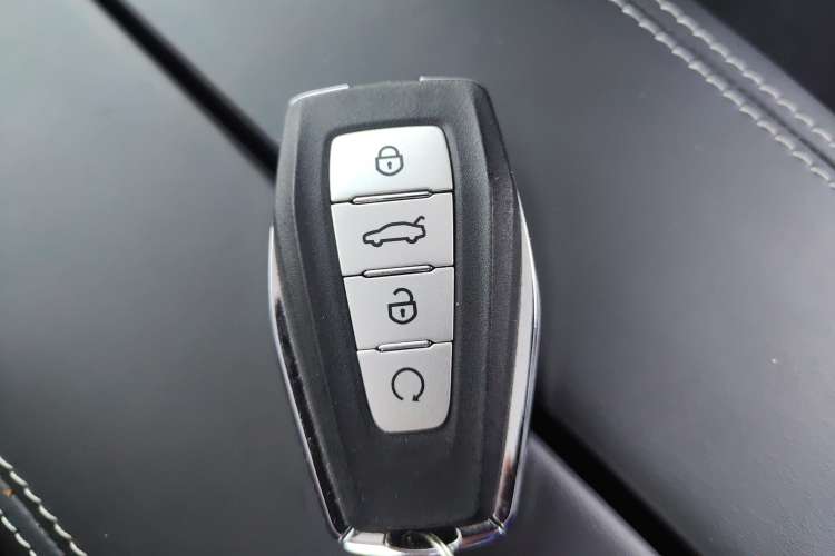 Used Geely Auto Emgrand GT New Energy 2022 1.5T PHEV Extended Range Luxury Version Vehicle Key