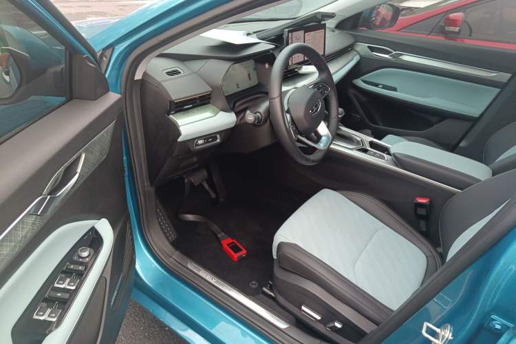 Used Geely Auto Emgrand L 2022 1.4T CVT Ultimate Model Interior 3