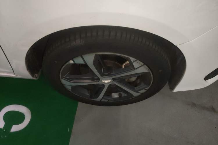 Used Geely Auto Emgrand L 2022 1.4T CVT Ultimate Model Right Front Wheel Hub
