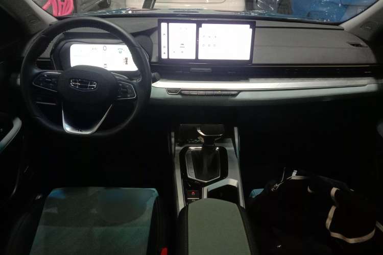 Used Geely Auto Emgrand L 2022 1.4T CVT Ultimate Model Center Console