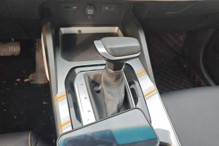 Used Geely Auto Emgrand L 2022 1.4T CVT Flagship Edition Gear Lever