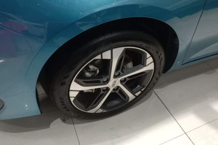 Used Geely Auto Emgrand L 2022 1.4T CVT Ultimate Model Left Front Wheel Hub