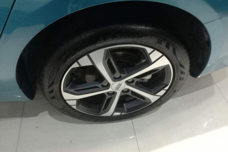 Used Geely Auto Emgrand L 2022 1.4T CVT Ultimate Model Left Rear Wheel Hub