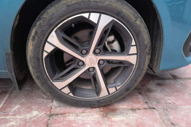 Used Geely Auto Emgrand L 2022 1.4T CVT Flagship Edition Right Front Wheel Hub