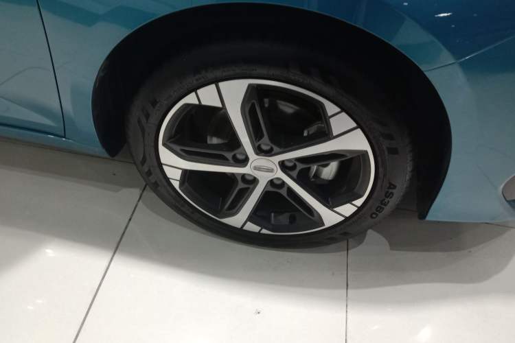 Used Geely Auto Emgrand L 2022 1.4T CVT Ultimate Model Right Front Wheel Hub