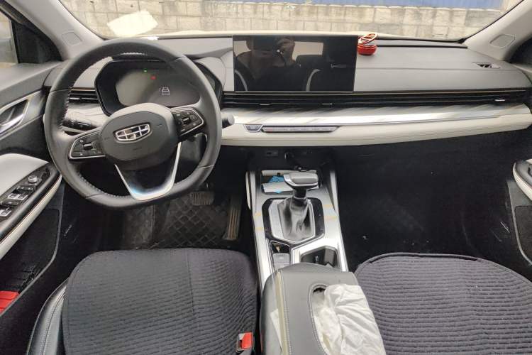 Used Geely Auto Emgrand L 2022 1.4T CVT Flagship Edition Center Console