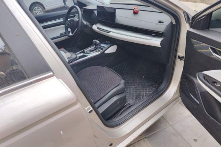Used Geely Auto Emgrand L 2022 1.4T CVT Flagship Edition Interior 3