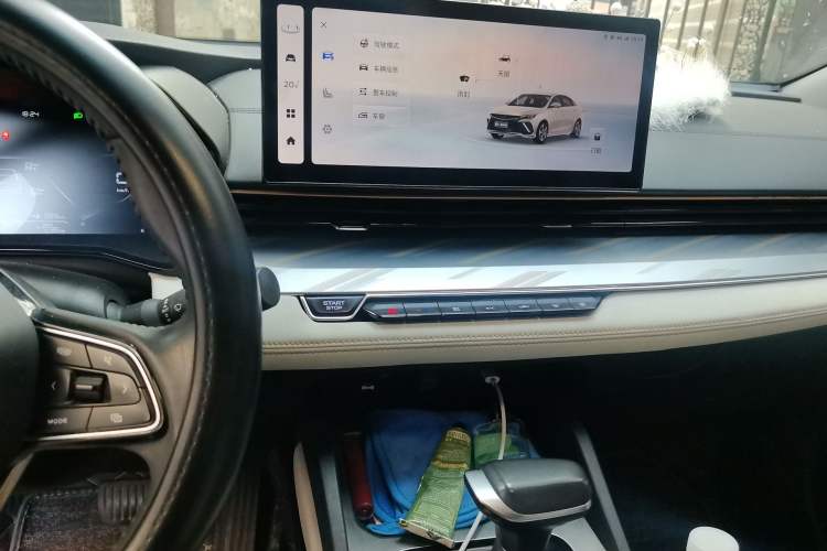 Used Geely Auto Emgrand L 2022 1.4T CVT Flagship Edition Audio And AC Panel