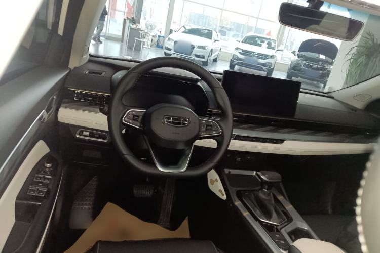 Used Geely Auto Emgrand L 2022 1.4T CVT Flagship Edition Center Console