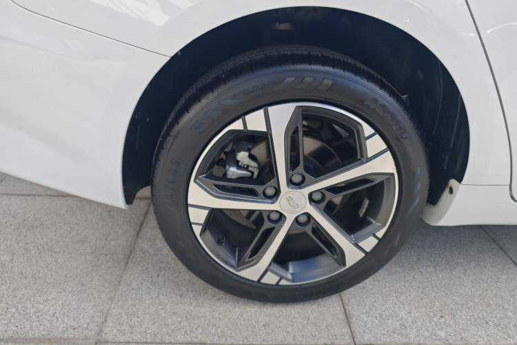 Used Geely Auto Emgrand L 2022 1.4T CVT Flagship Edition Exterior 3