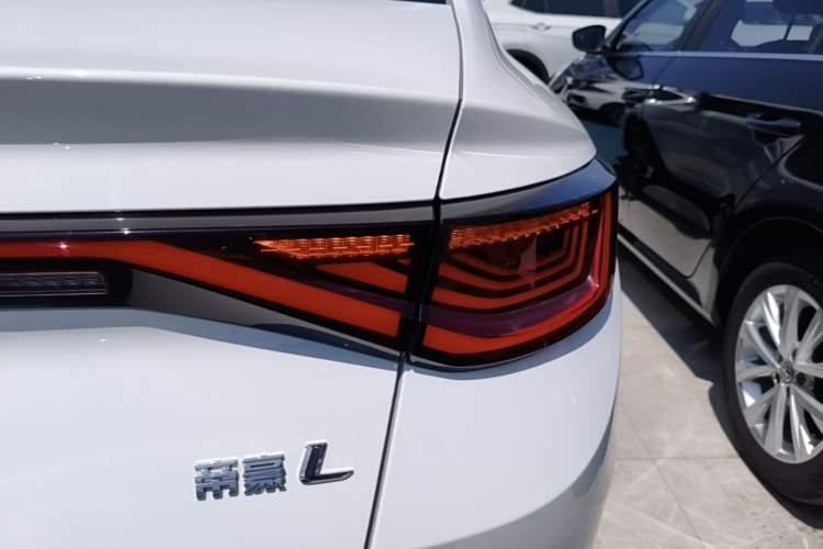 Used Geely Auto Emgrand L 2022 1.4T CVT Flagship Edition Exterior 3