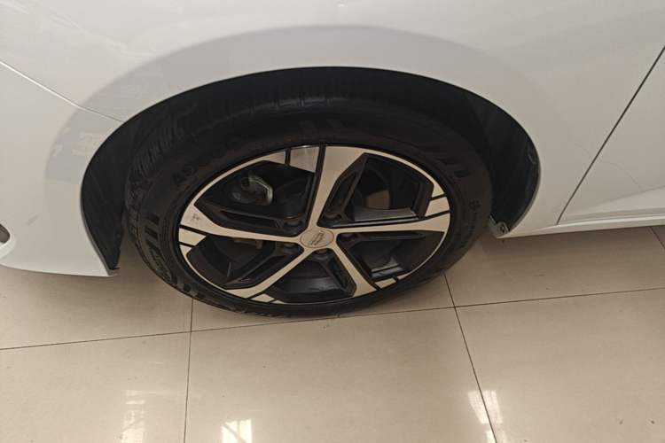 Used Geely Auto Emgrand L 2022 1.4T CVT Flagship Edition Exterior 4