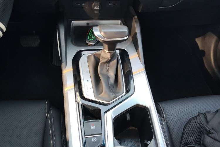 Used Geely Auto Emgrand L 2022 1.4T CVT Flagship Edition Gear Lever
