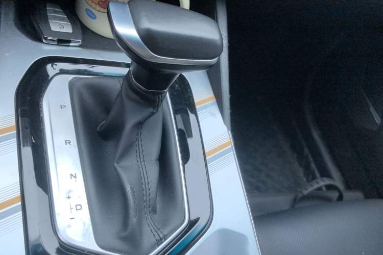 Used Geely Auto Emgrand L 2022 1.4T CVT Flagship Edition Gear Lever