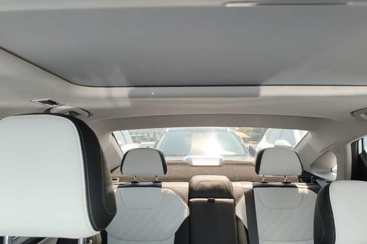 Used Geely Auto Emgrand L 2022 1.4T CVT Flagship Edition Headliner