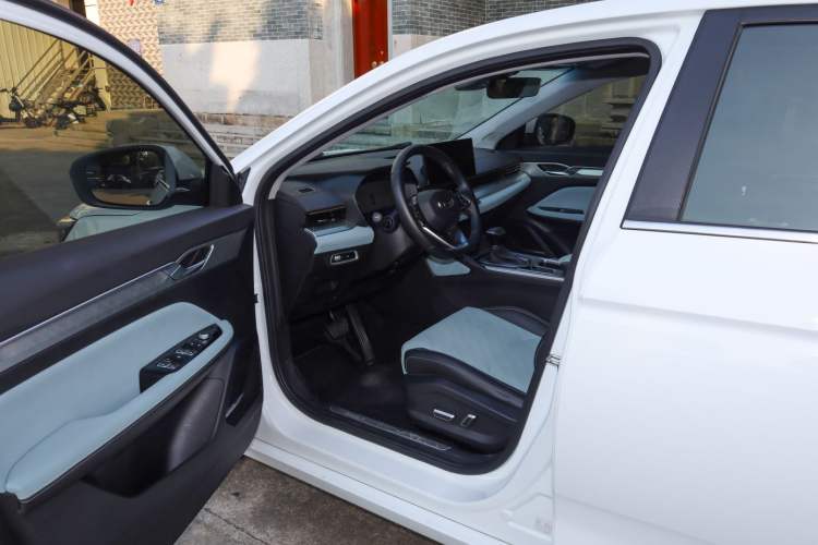 Used Geely Auto Emgrand L 2022 1.4T CVT Ultimate Model Interior 1