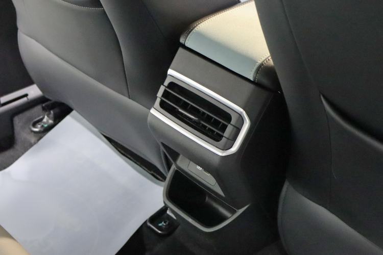 Used Geely Auto Emgrand L 2022 1.4T CVT Ultimate Model Interior 12