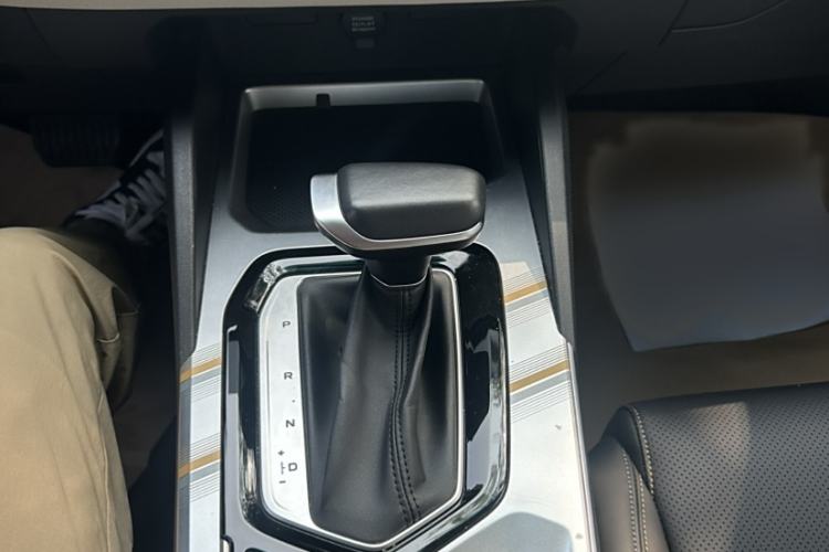 Used Geely Auto Emgrand L 2022 1.4T CVT Flagship Edition Interior 15
