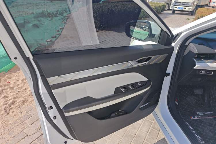 Used Geely Auto Emgrand L 2022 1.4T CVT Flagship Edition Interior 2