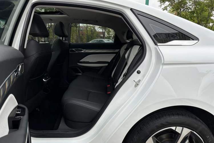 Used Geely Auto Emgrand L 2022 1.4T CVT Flagship Edition Interior 3