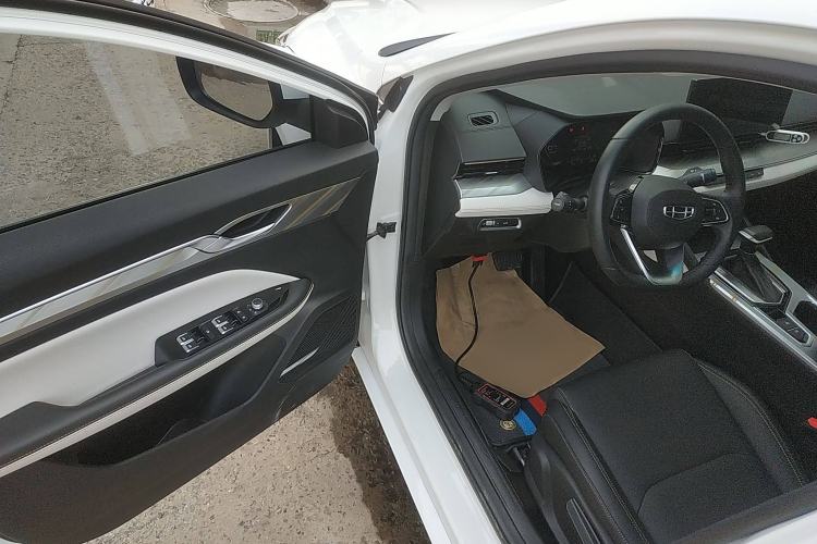 Used Geely Auto Emgrand L 2022 1.4T CVT Flagship Edition Interior 3
