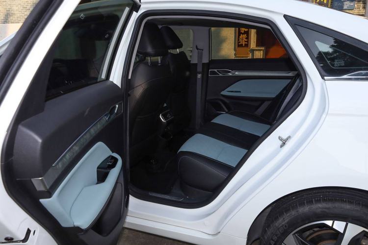 Used Geely Auto Emgrand L 2022 1.4T CVT Ultimate Model Interior 3